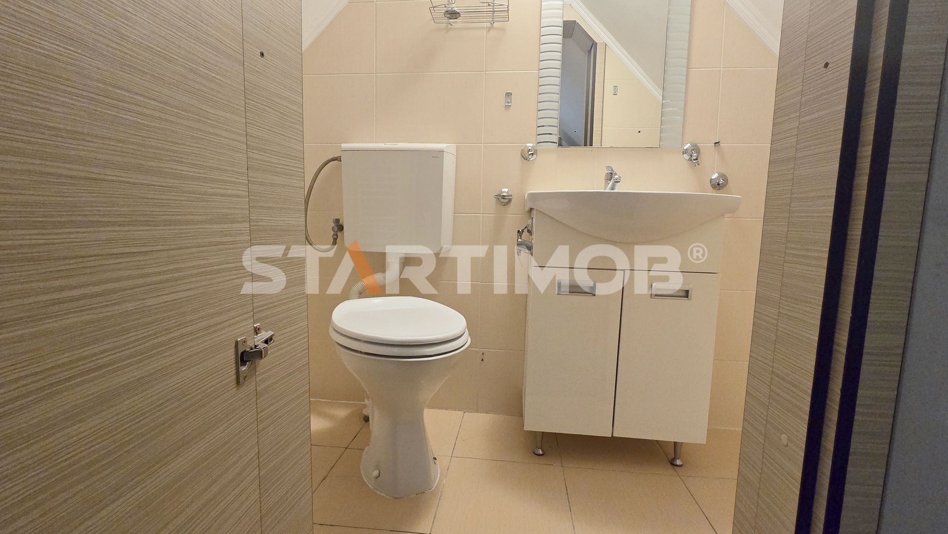 Apartament cu  trei camere la casa
