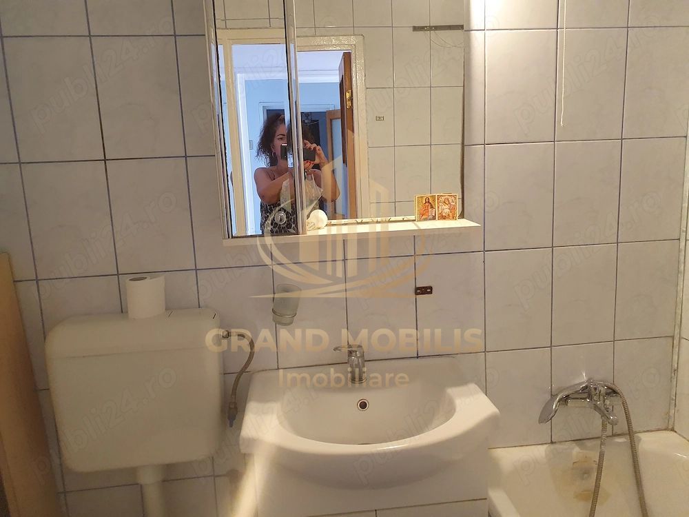 Apartament 3 camere semidecomandat - imaginea 9