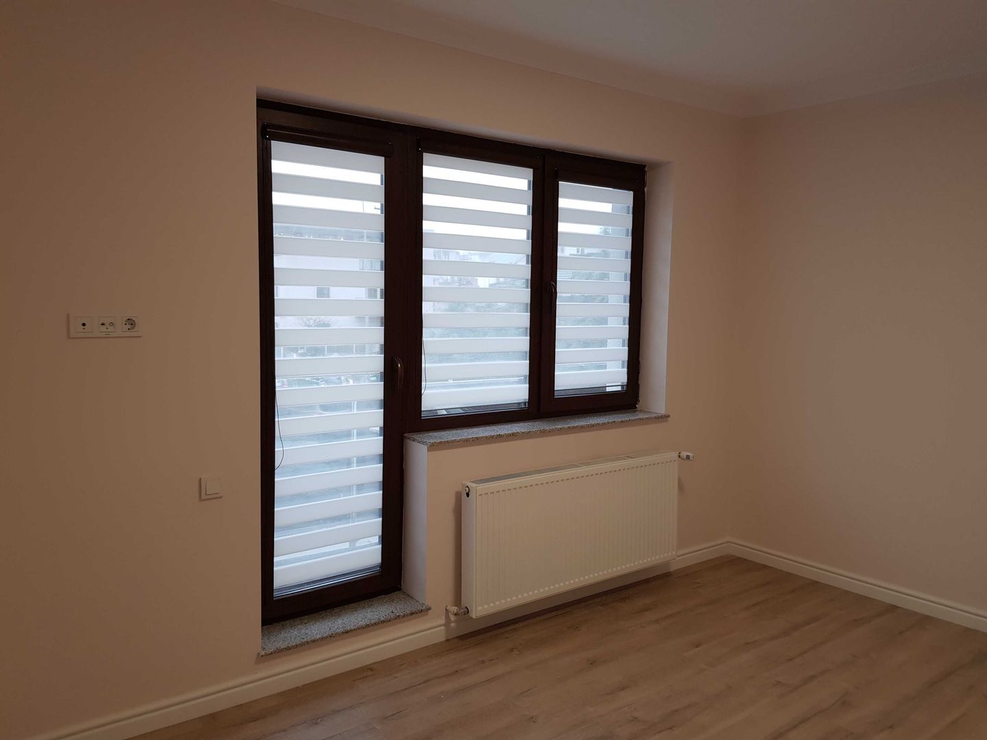 DE ÎNCHIRIAT: Apartament 3 camere – Piața Victoriei