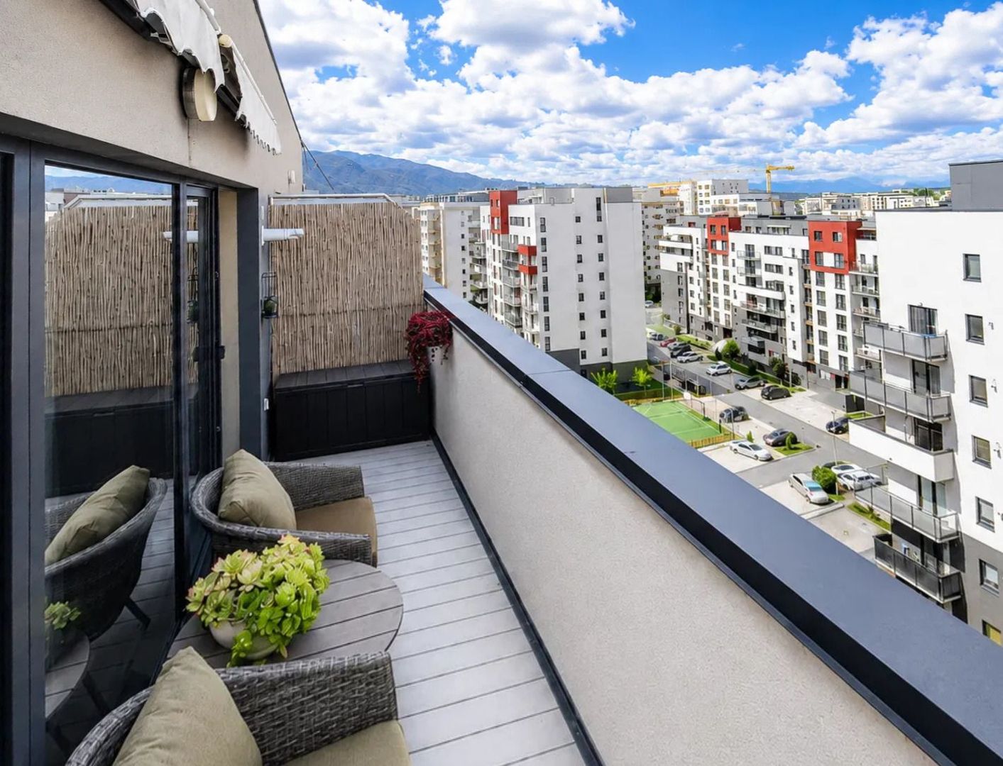 DUPLEX MODERN CU 3 CAMERE TERASĂ PARCARE ȘI BOXĂ CORESI - imaginea 3