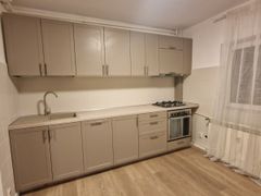Apartament 3 camere renovat  1/8, 1990 dec. primul chirias
