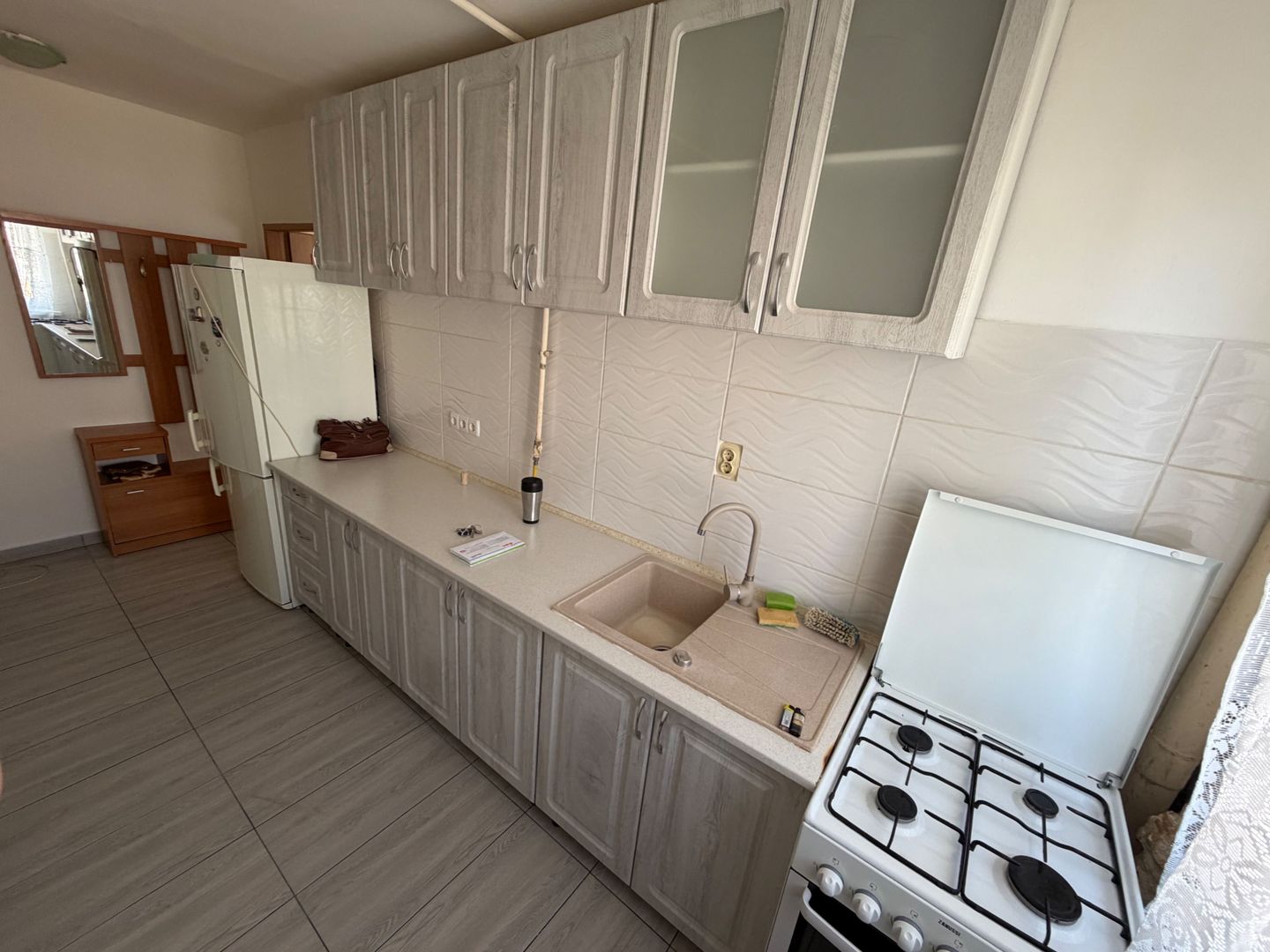 Apartament 3 camere de inchiriat, etaj 5 - zona Cetate - imaginea 3