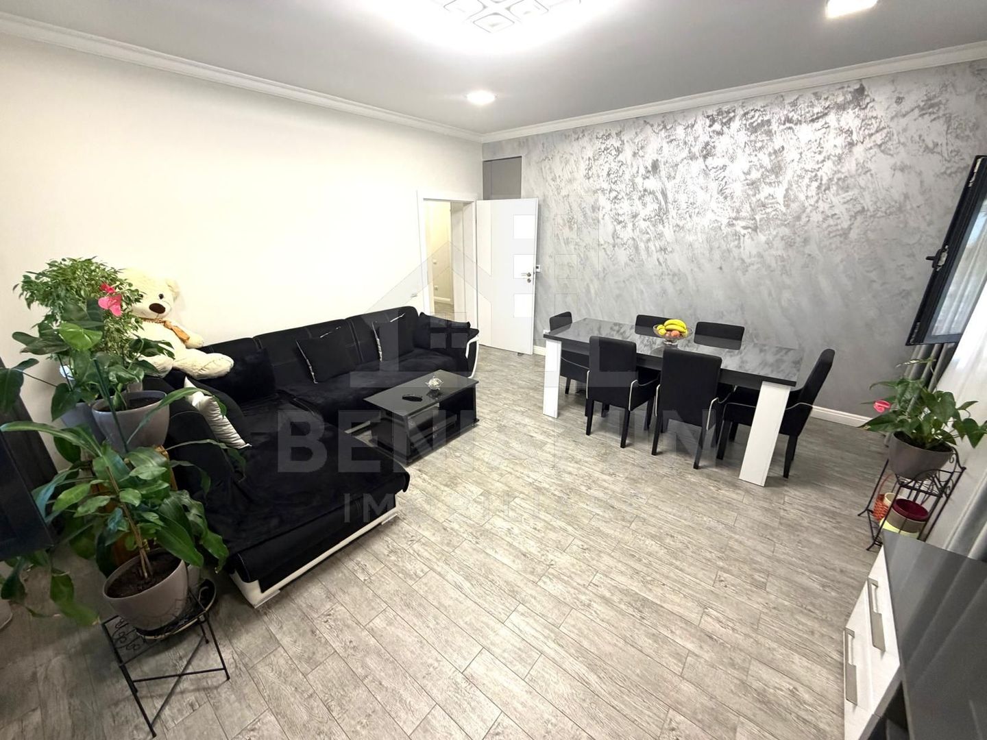 Apartament decomandat deosebit 3 camere 2 bai bloc 2020 cu parcare - imaginea 4