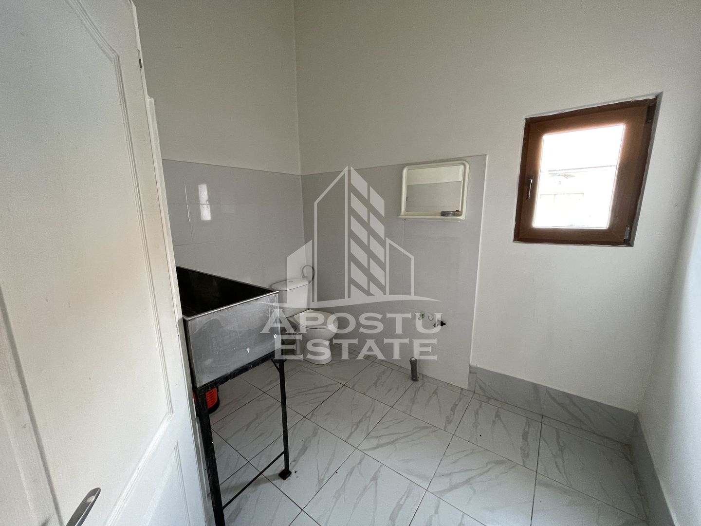 Spatiu comercial de inchiriat 49 mp , intrare din strada, Girocului. - imaginea 4