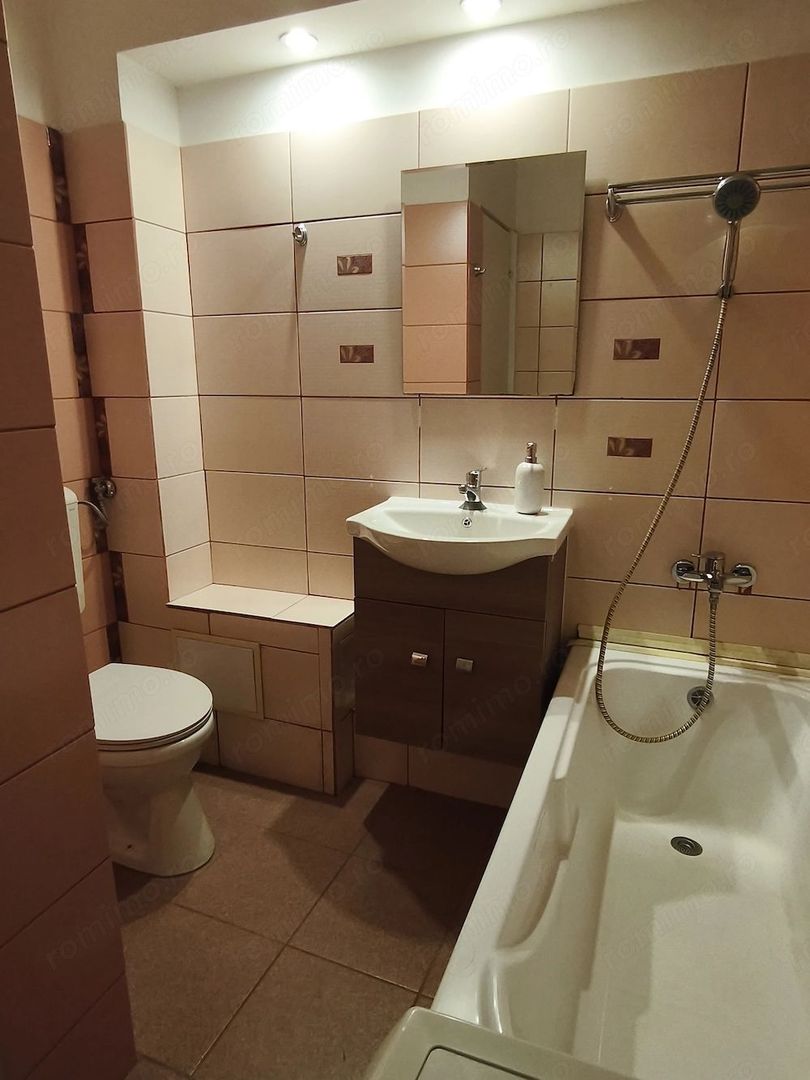 Apartament cu 2 camere, etaj 3 chiar în Complexul Studențesc - imaginea 5