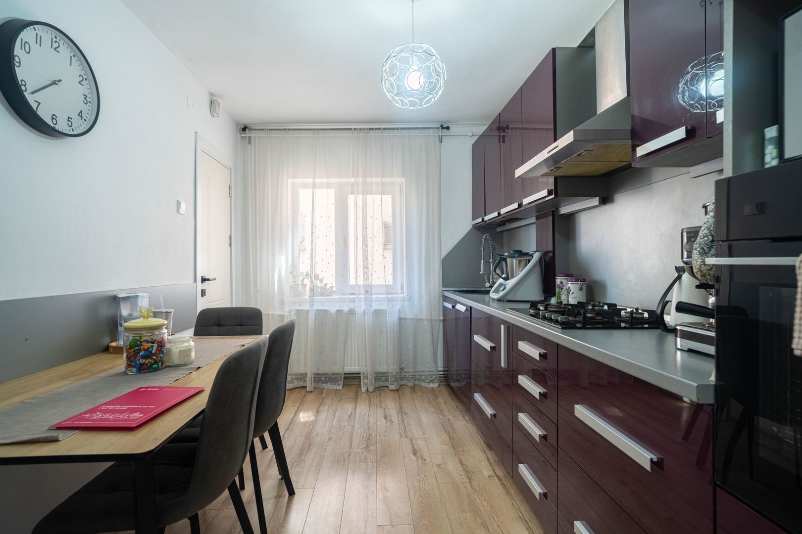 Imagine 2 - Apartament 5 camere Vlaicu – Renovat, 2 băi, centrală proprie