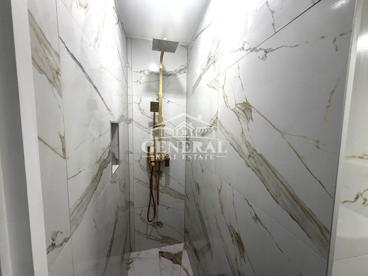 De vanzare ap. 4 camere 135m situat centrul orasului Baia Mare Renovat - imaginea 6