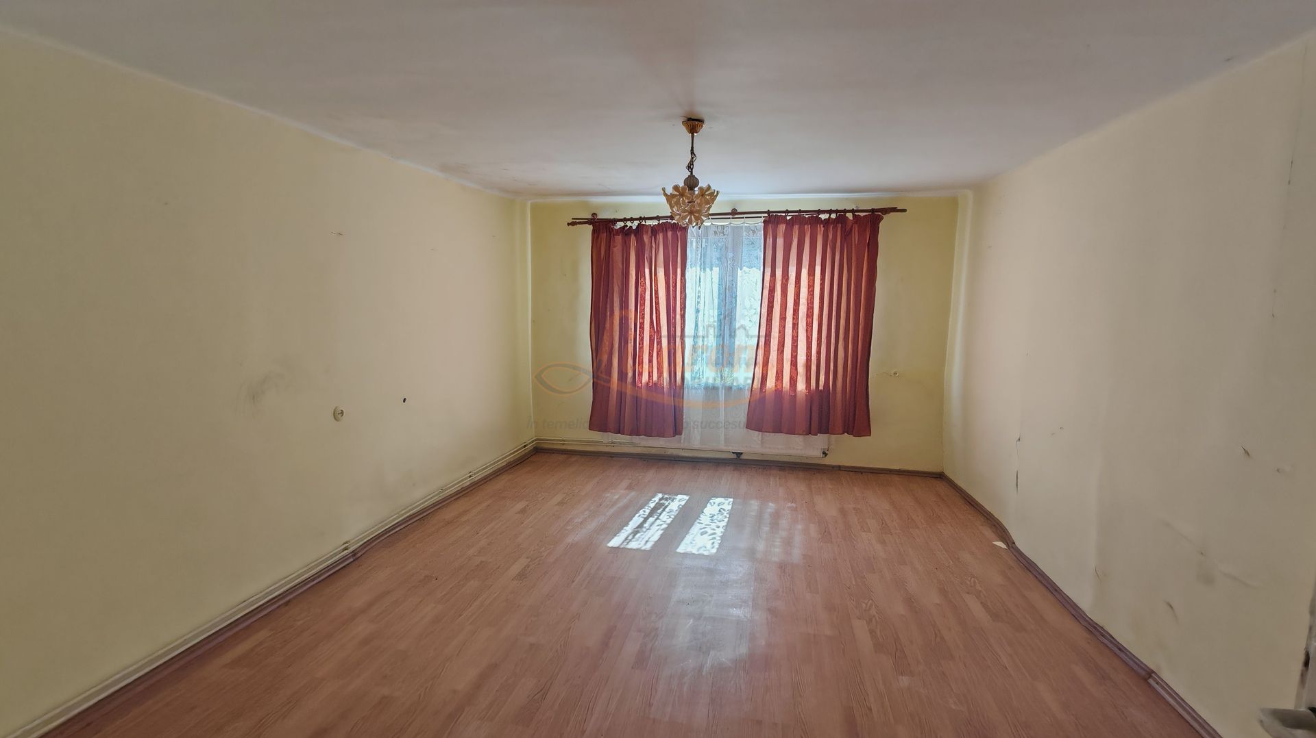 Casa singur in curte zona ZONA ISTORICA langa Seminarul Teologic - imaginea 3