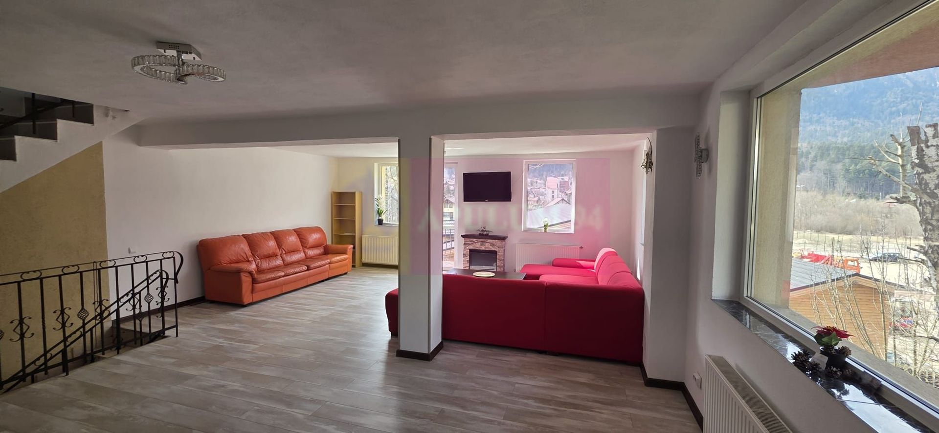 Vila de vânzare cu 8 camere și garj in Busteni