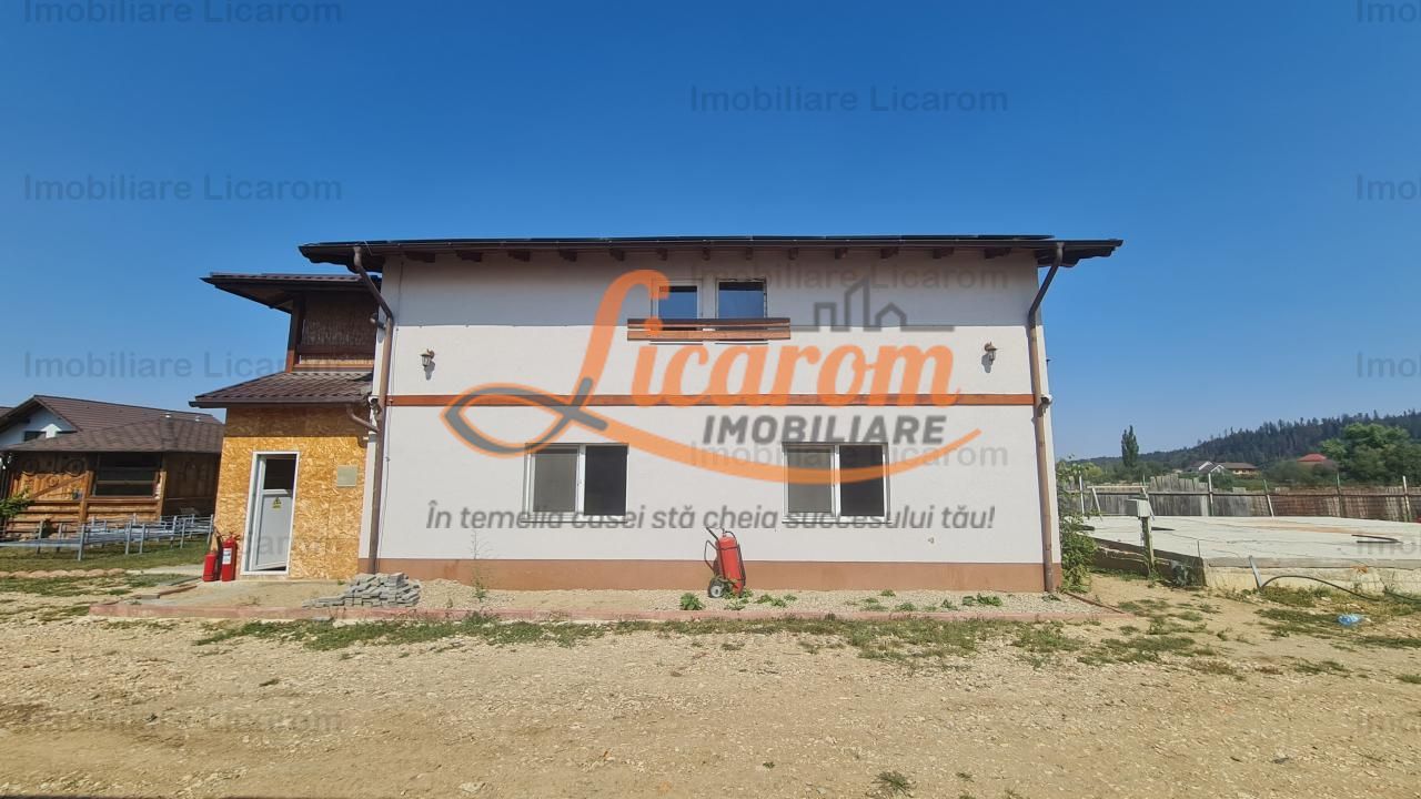 Proprietate in Cristian cu trei constructii+o fundatie,450000euro - imaginea 10