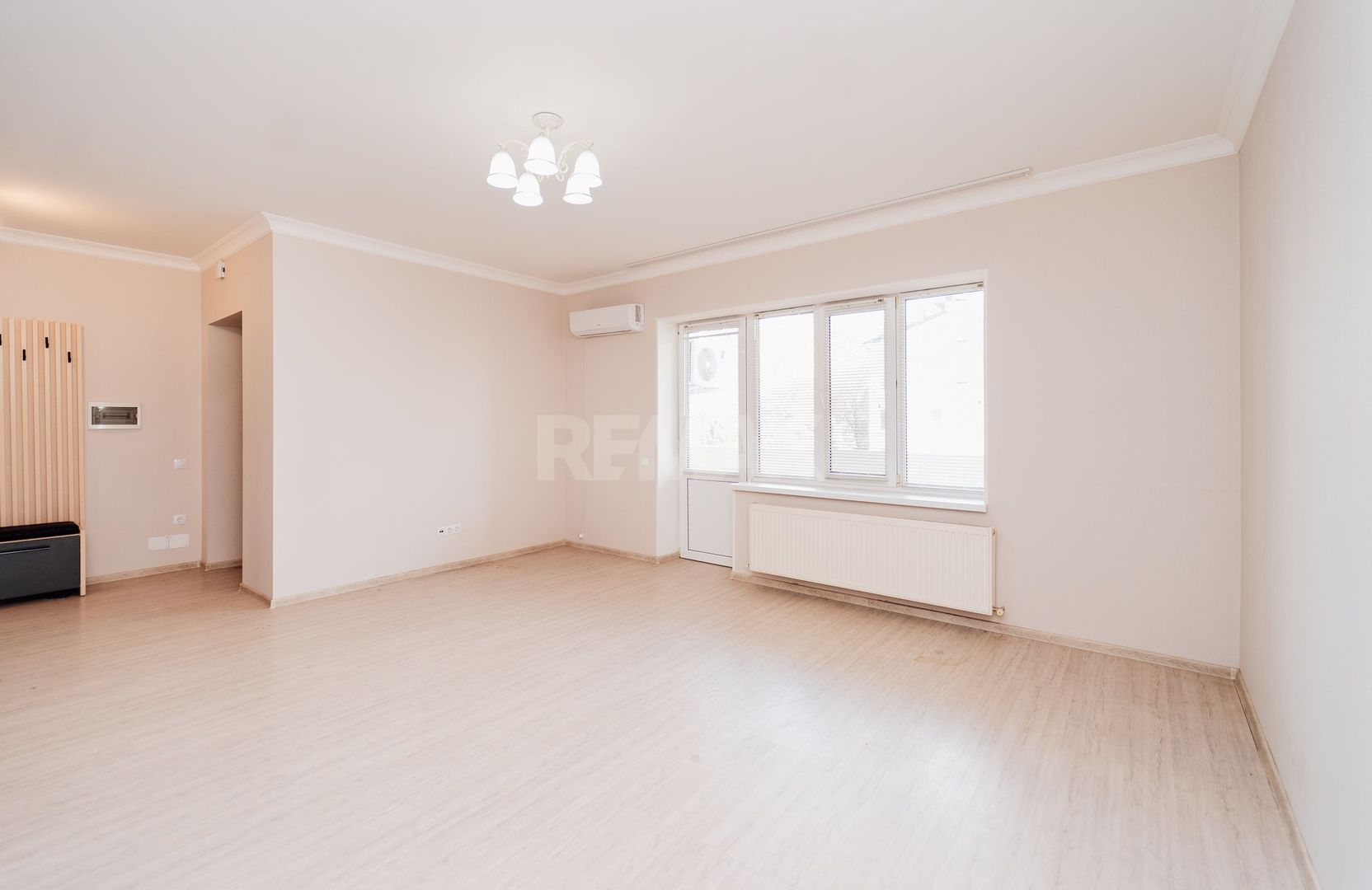 De vinzare Apartament 2 camere si balcon + living cu logie - imaginea 3