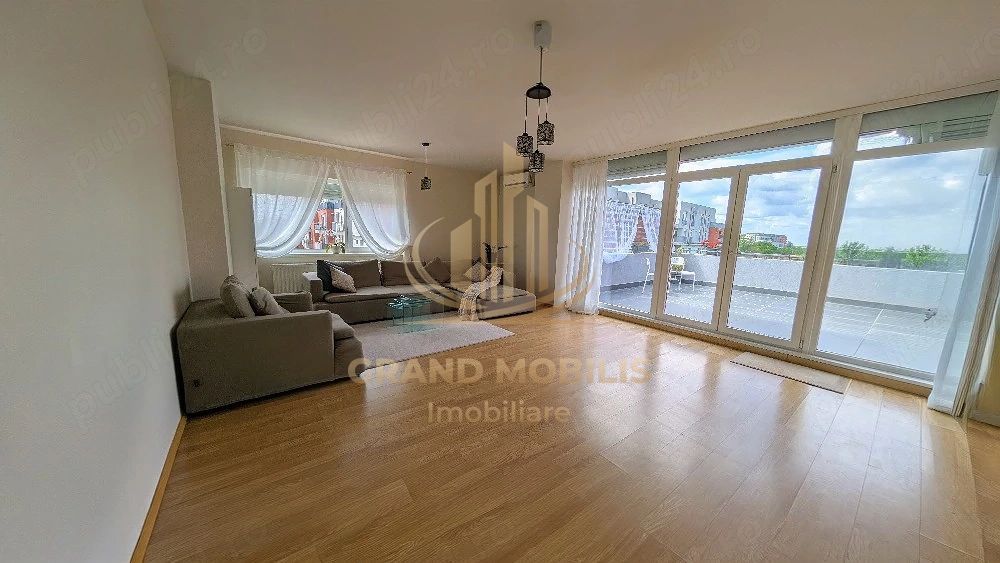 Apartament cu 3 camere, decomandat, tip Penthouse.
