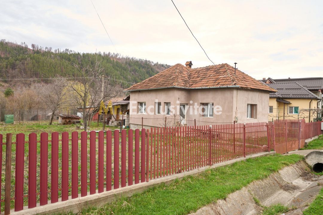 Casa individuala  Leresti la strada principala+ teren 831 mp, utilitati complete