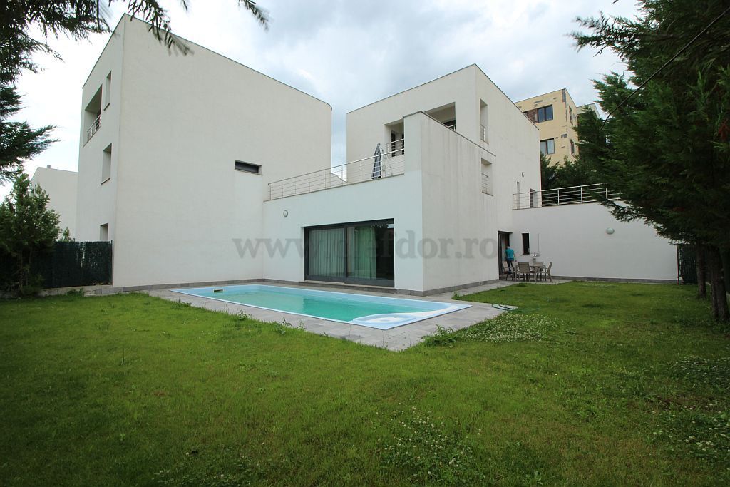 Vila de Lux cu Piscina in apropiere de British School
