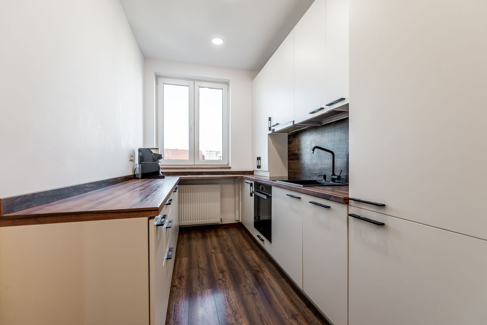Imagine 5 - La câtiva pași de mal | 2 camere, 52 mp utili, bloc nou cu lift
