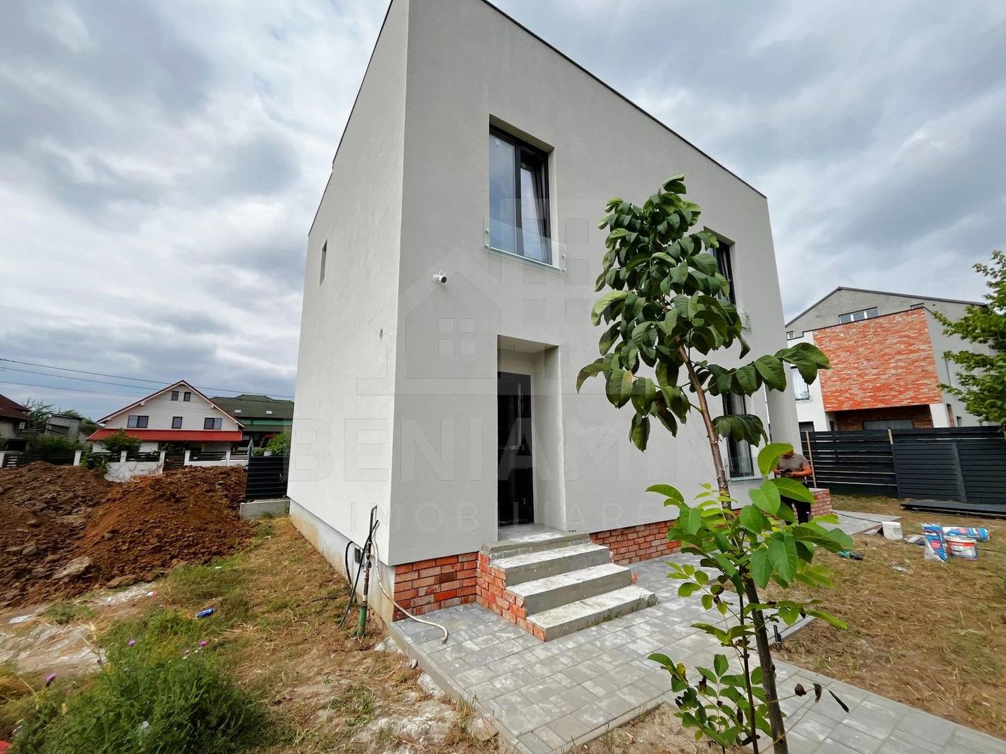 Casa Moderna P+1-Toate Utilitatile-140mp -3 Dormitoare-3Bai-Zona Ford - imaginea 3
