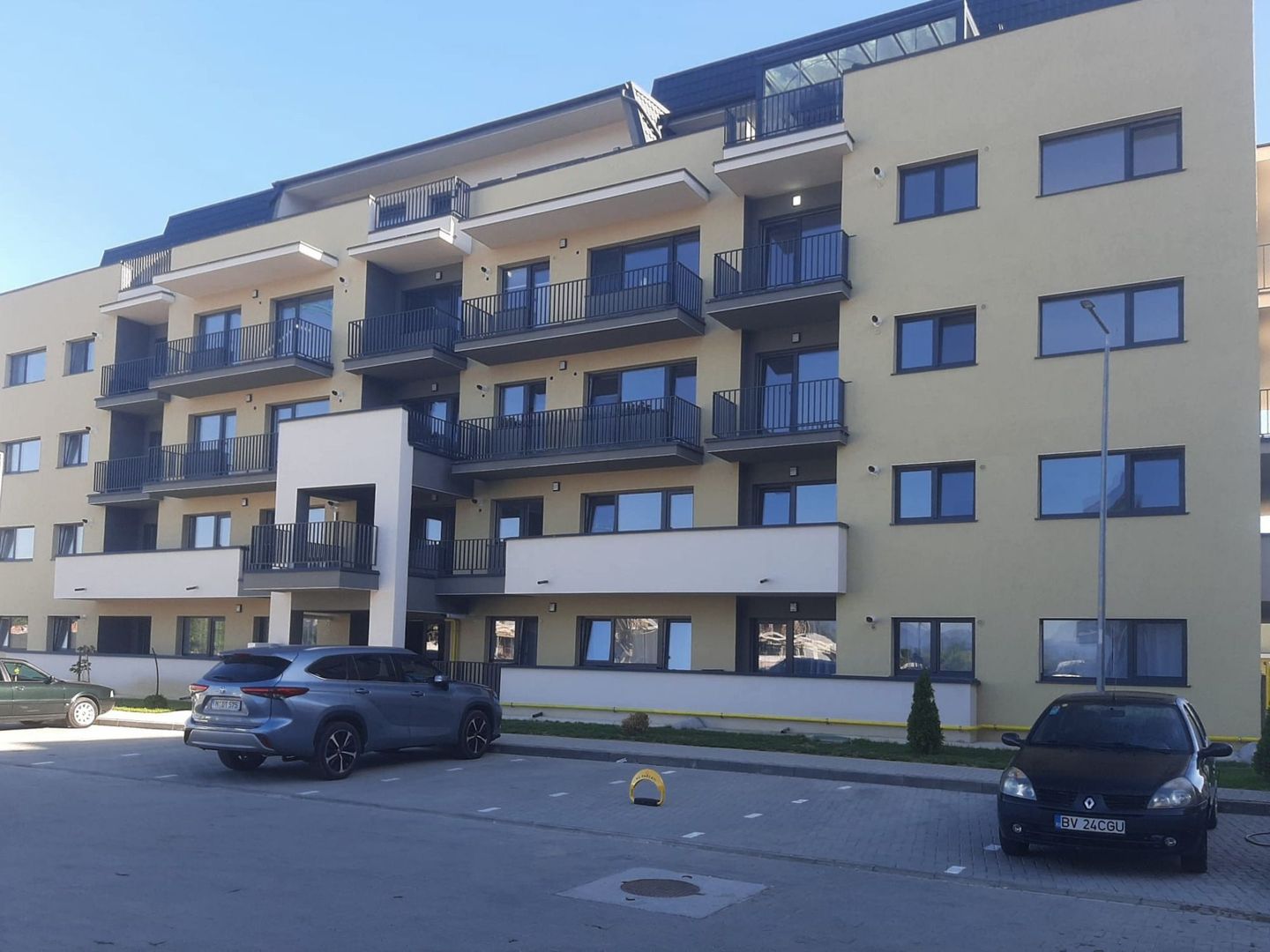 Apartament cu 3 camere situat la etajul 3 zona rezidentiala Rasnov - imaginea 2