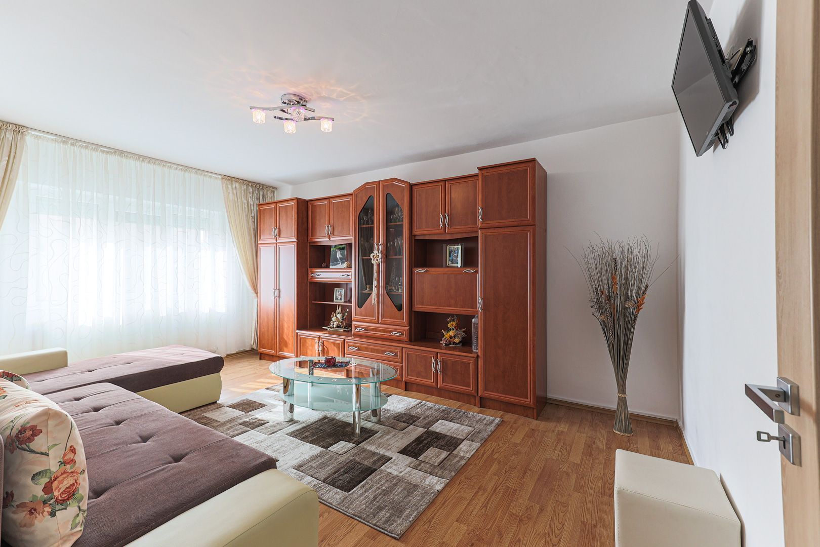 De vânzare apartament spațios cu 2 camere decomandat etaj 3 Comision 0