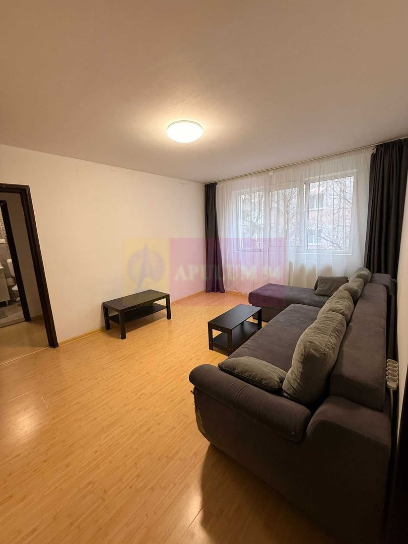 Apartament 3 camere, etaj 1/4, în Drumul Taberei