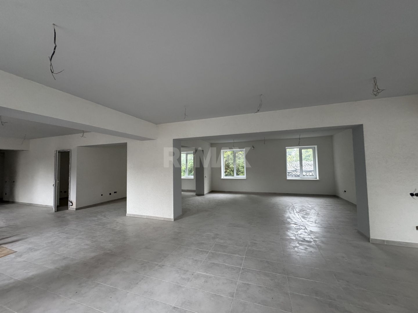 Spațiul comercial in chirie Prima Linie! - imaginea 4