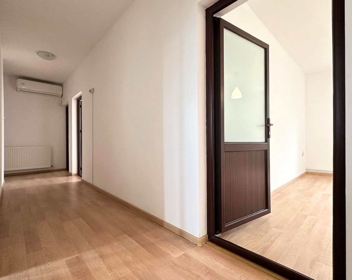 Inchiriere casă complet renovată cu 4 camere  Băneasa, Sector 1 - imaginea 11
