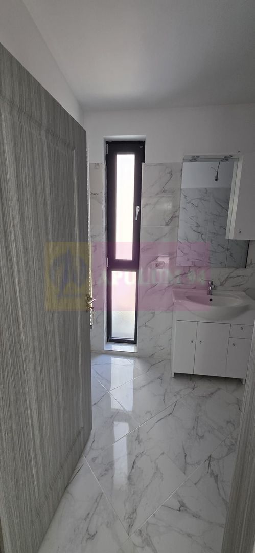 Apartament 3 camere de vânzare la Sinaia
