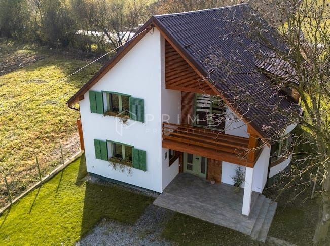 Proprietate exclusivistă în Corunca: 200 mp utili, teren generos - imaginea 3