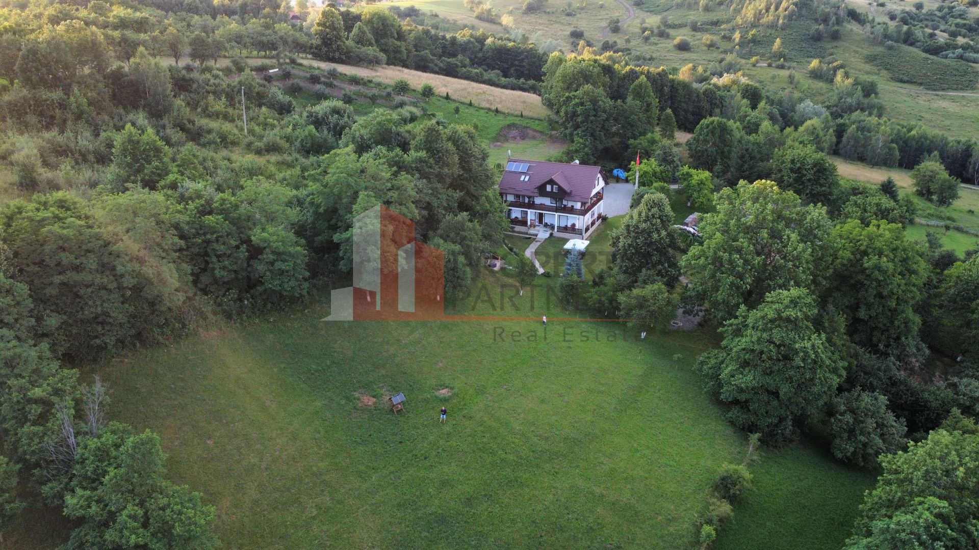 Vilă 340 mp Bran | Teren 5500 mp | 6 dormitoare cu băi proprii - imaginea 39