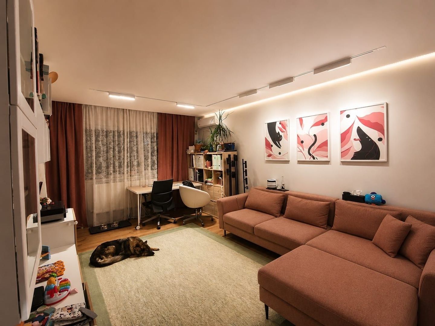 Apartament 3 camere de vanzare!