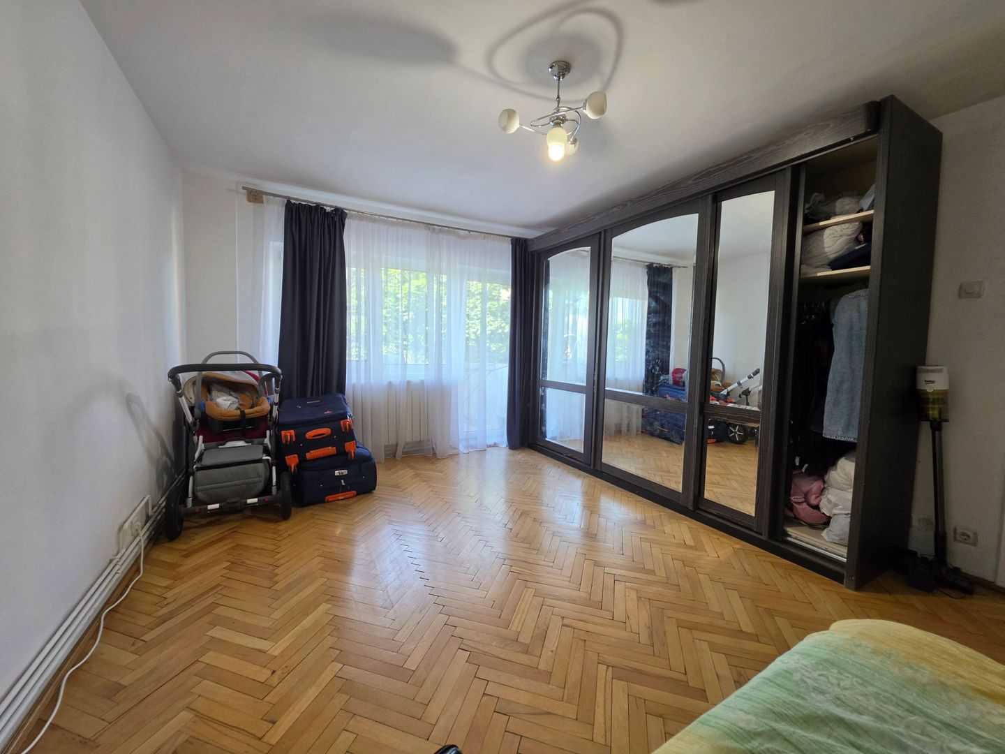 Vand apartament cu 4 camere aproape de centru - imaginea 19