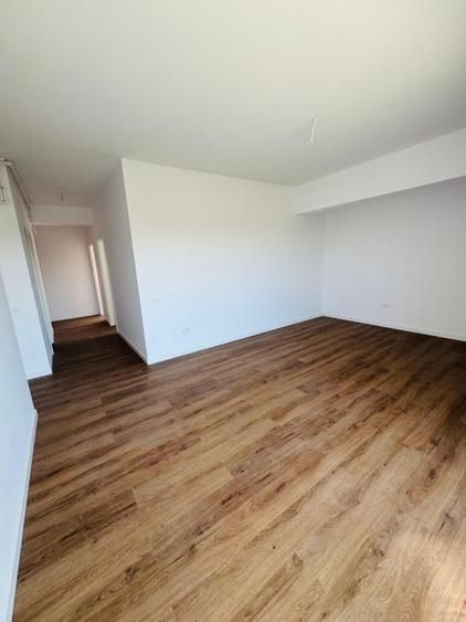 De Vanzare Apartament 3 Camere Zona Aviatiei - imaginea 4