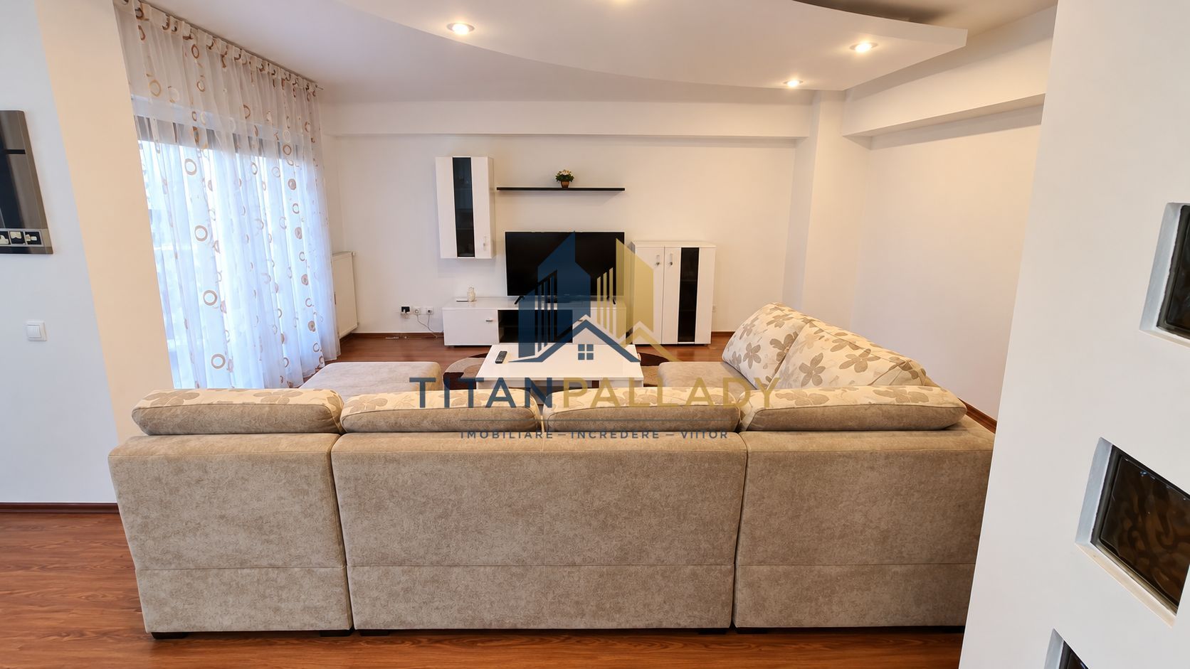 2 Camere De Inchiriat,Parcare, în Zona Decebal – Piața Alba Iulia — fotografia 1