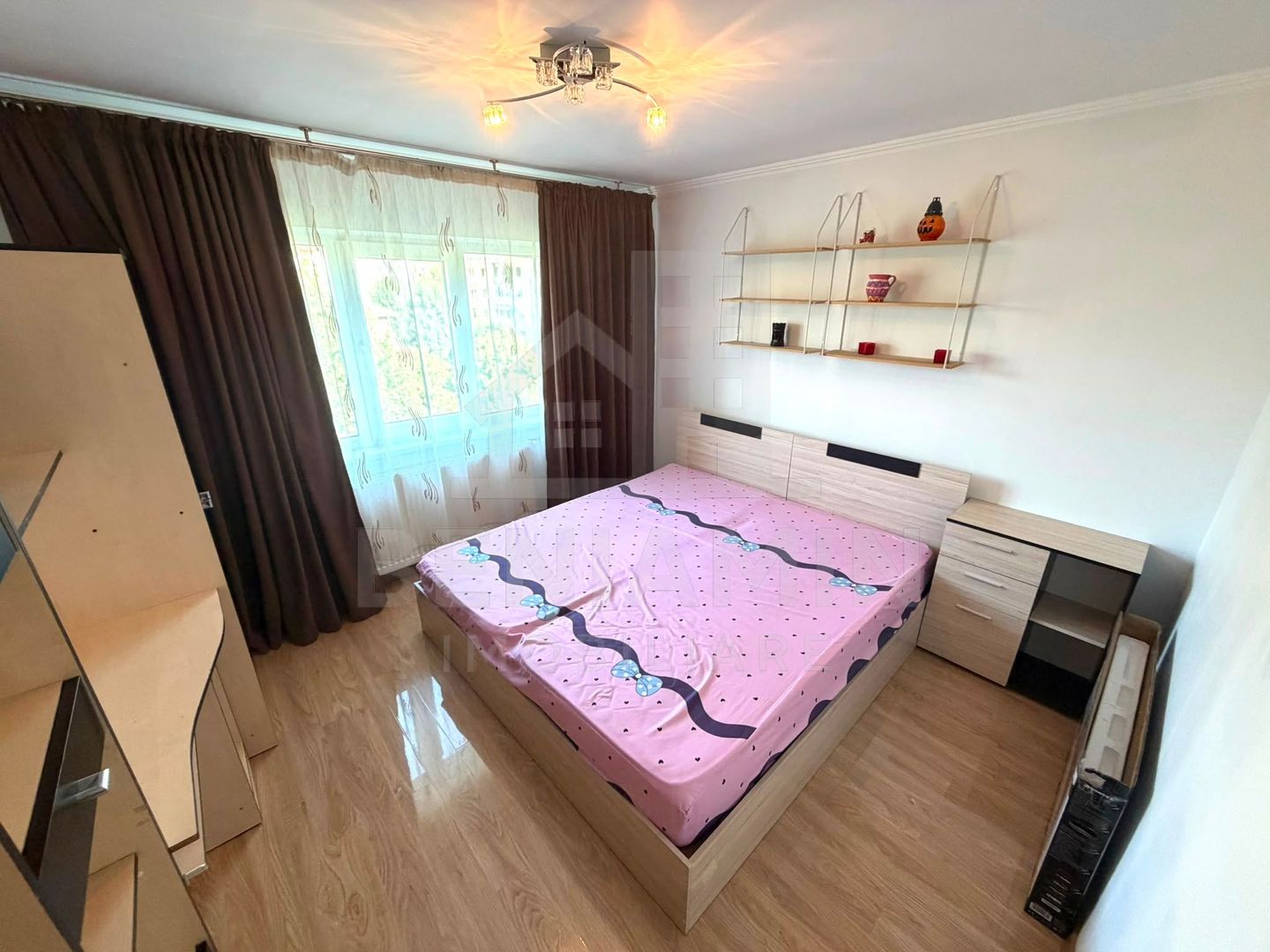 Apartament 3 camere si 2 bai Rovine decomandat 67mp  an1985 - imaginea 3