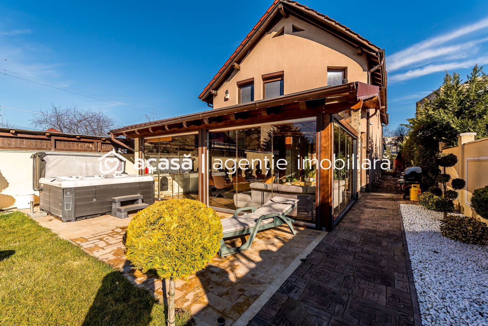 Imagine 3 - Casă cu5 camere, teren 720 mp, fotovoltaice 13 kW, Aradul Nou