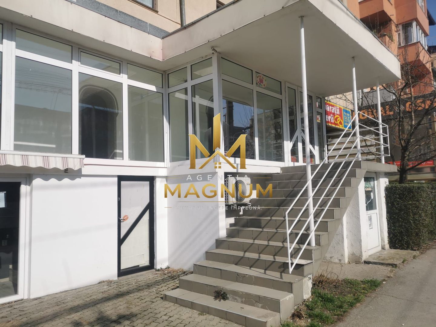 Spațiu comercial stradal | Vitrină mare | Zonă cu trafic intens - imaginea 4