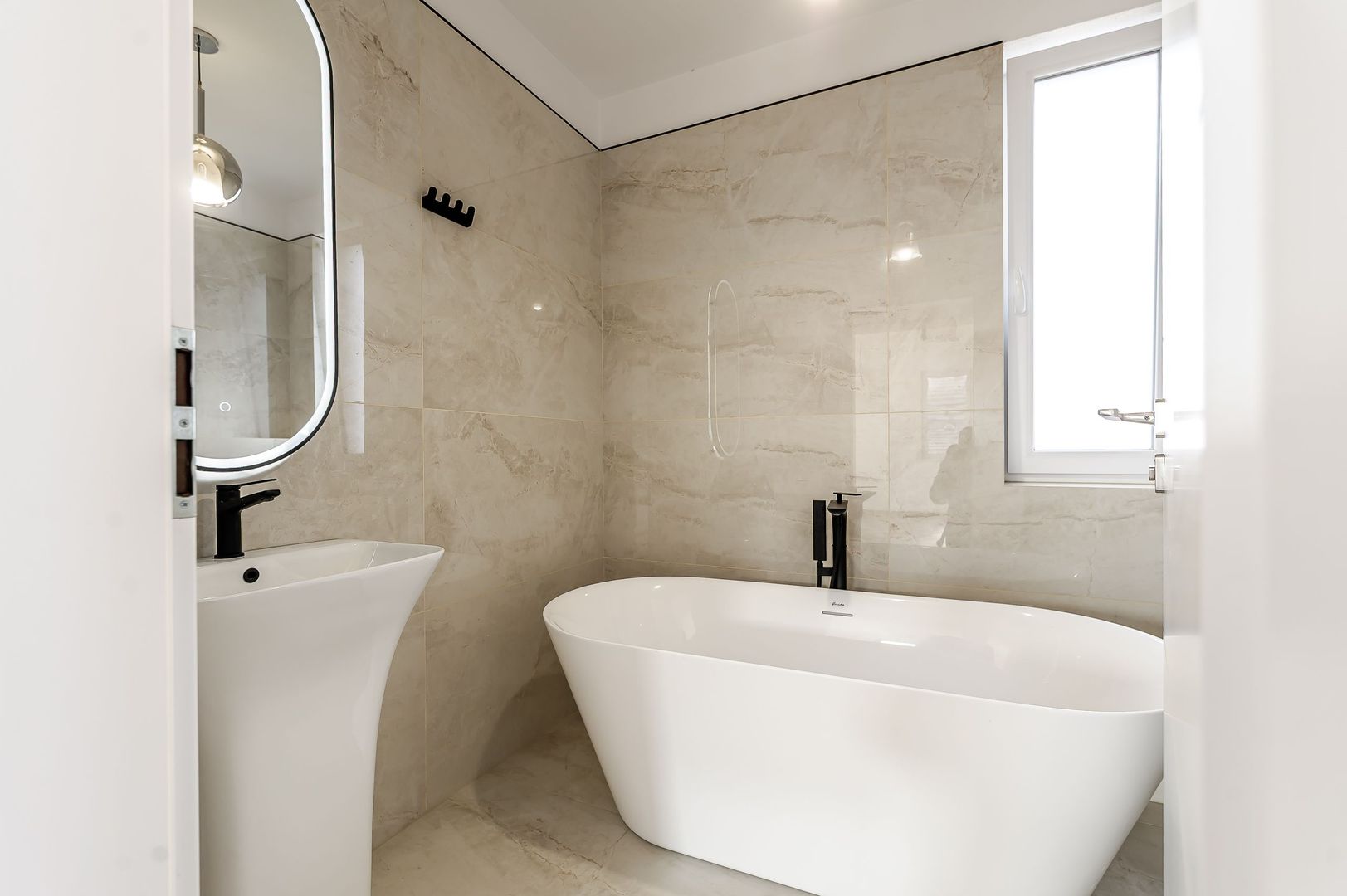 Imagine 15 - Clădire nouă P+2 cu showroom și birouri în Arad