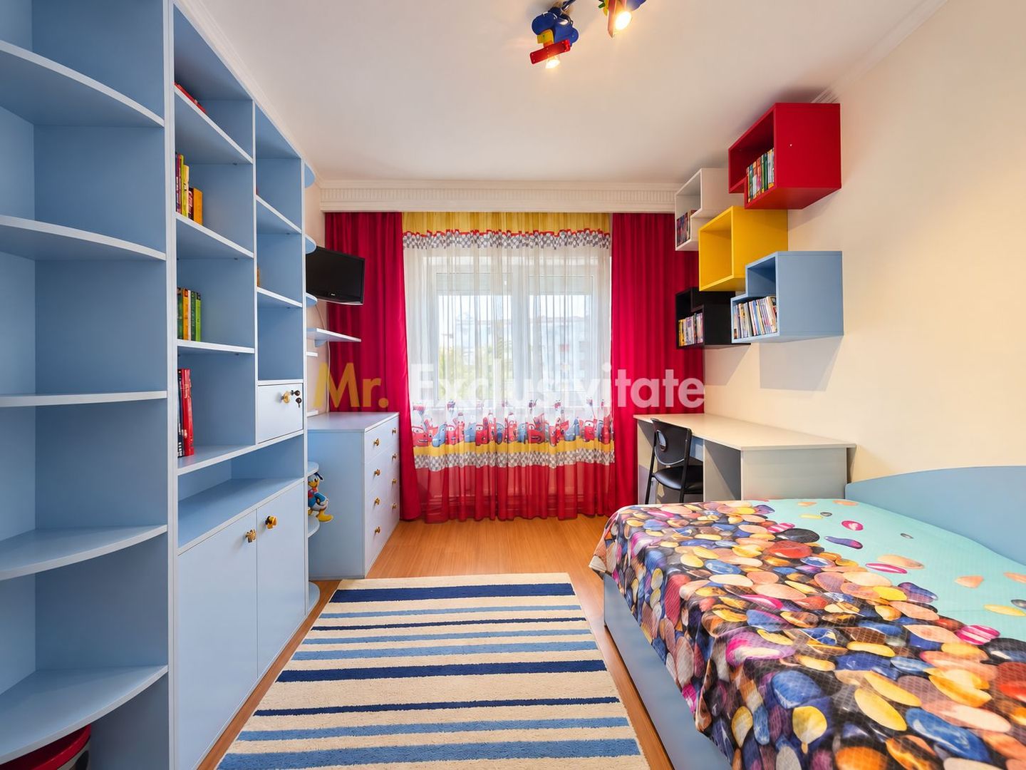 Central-Eremia, ap. 3 camere, 2 băi + boxă,proaspăt zugrăvit, et.2 - imaginea 4