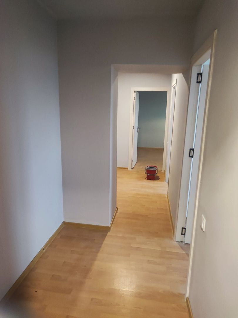 Vand apartament 3 camere - Panoramă superbă Parcul Tei  - renovat - imaginea 17