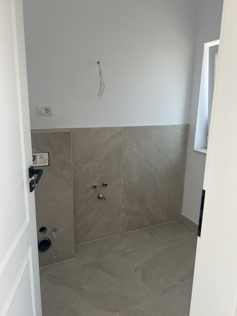 Jumătate de duplex premium, 120 mp utili, teren 256 mp, garaj și 3 dor - imaginea 3