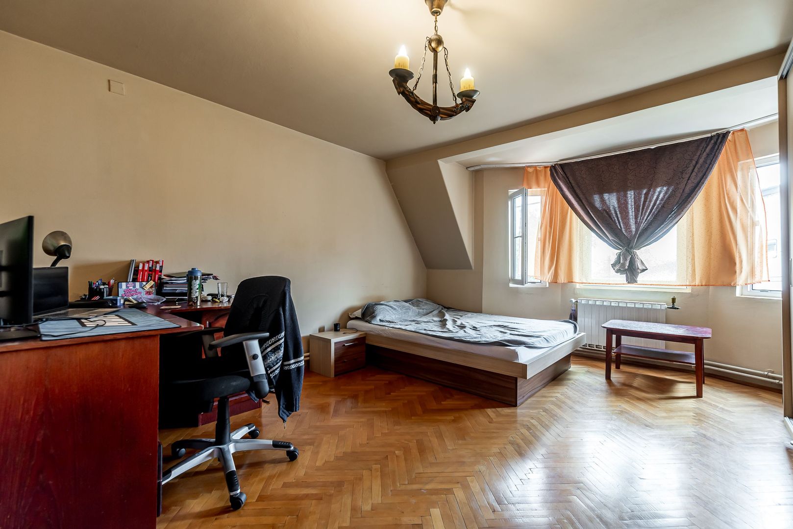 Imagine 6 - Casa Solida cu Mansarda in Zona Excelenta Parneava