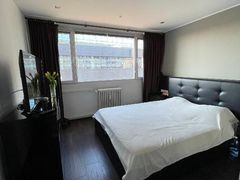 Apartament 2 camere decomandat, 5 min de metrou si de Parcul Tineretului