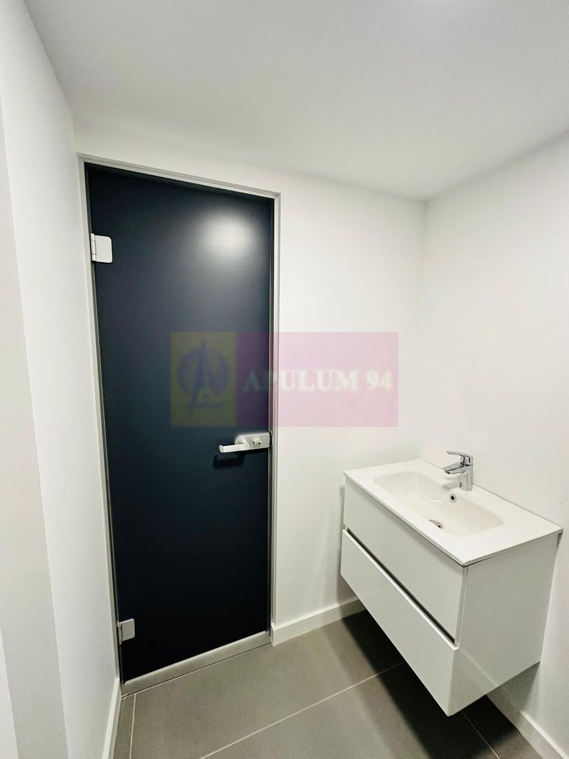 Vanzare spatiu comercial in zona Decebal