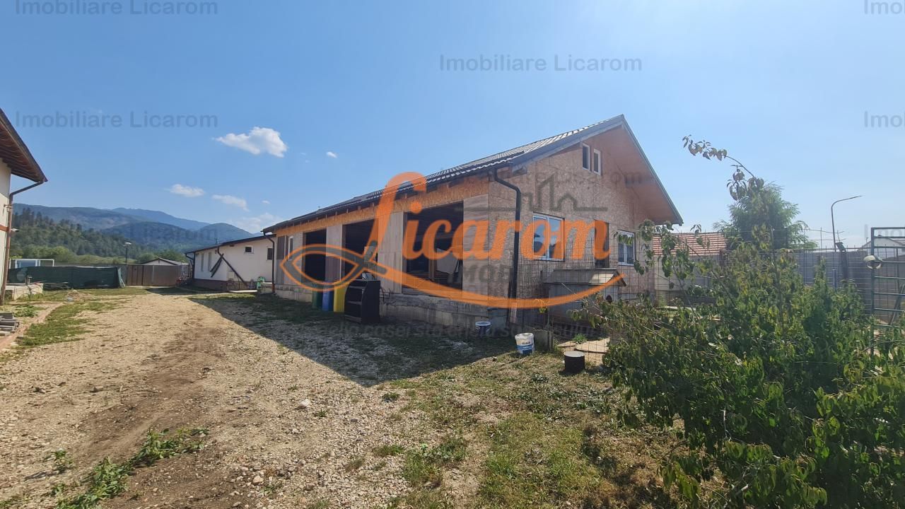 Proprietate in Cristian cu trei constructii+o fundatie,450000euro - imaginea 18
