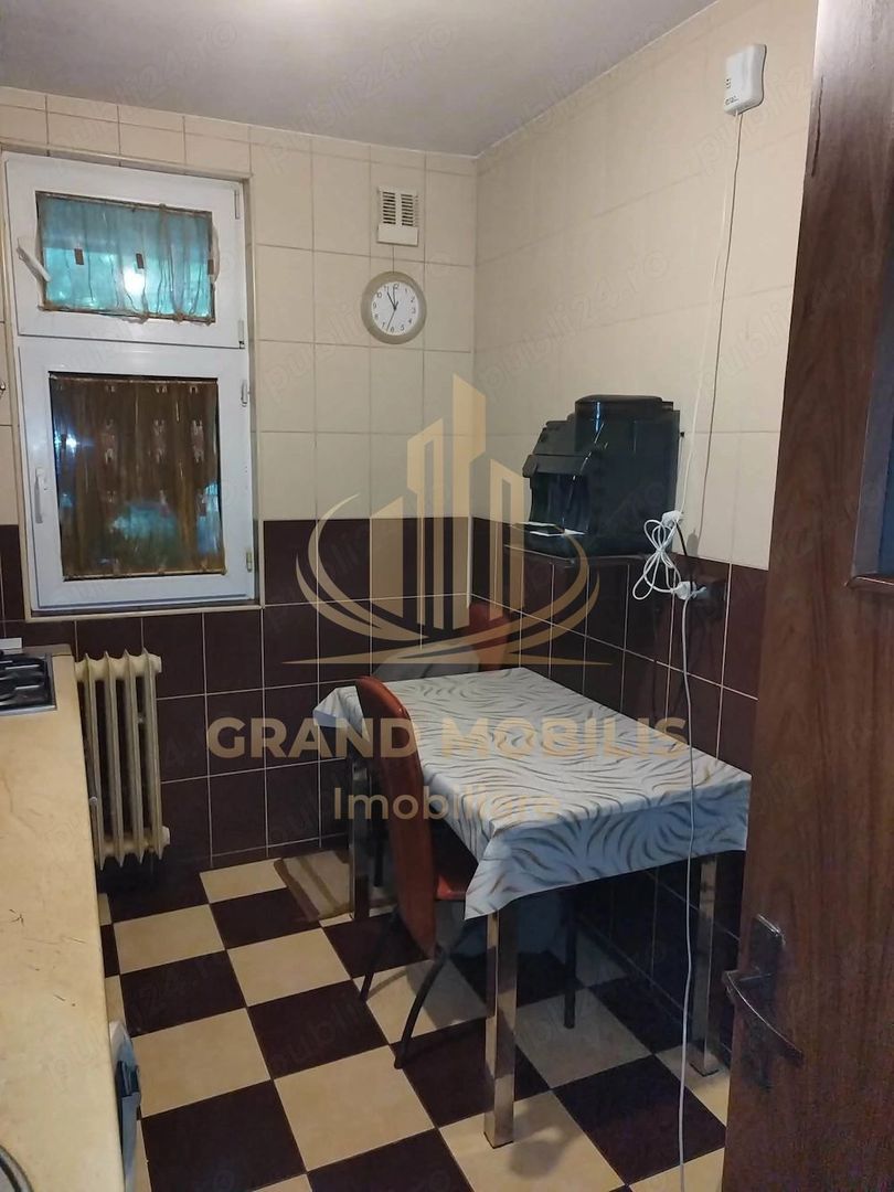 Apartament 3 camere cu parcare chiar lângă scara blocului - imaginea 5
