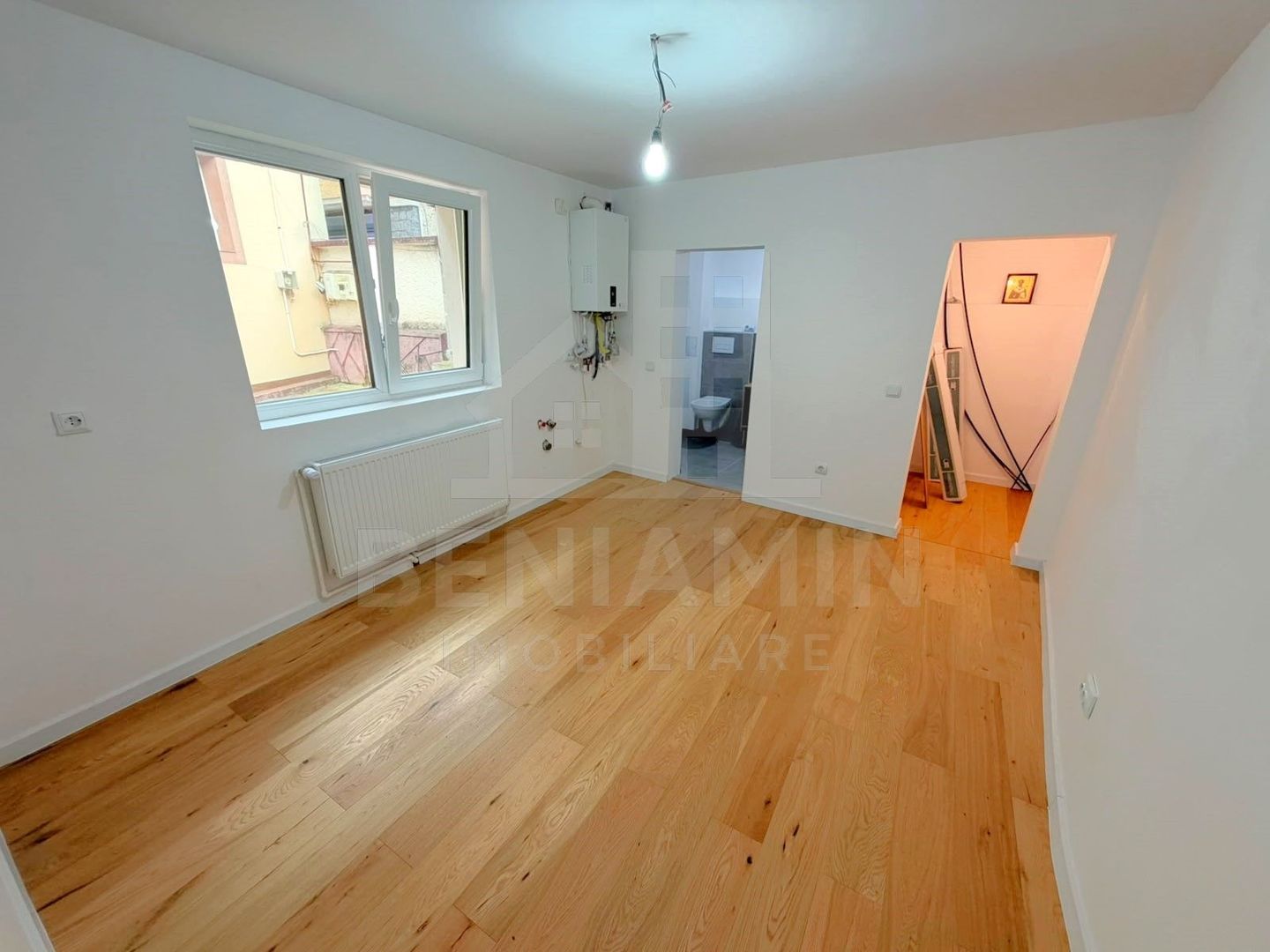 Casa renovata complet in Schei - Brasov cu Terasa Panoramica - imaginea 4