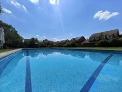 Vilă cu acces la piscina langa Jolie Ville