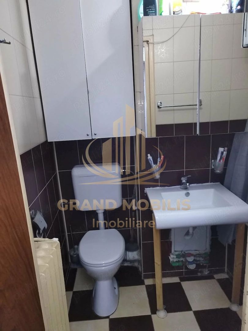 Apartament 3 camere cu parcare chiar lângă scara blocului - imaginea 7