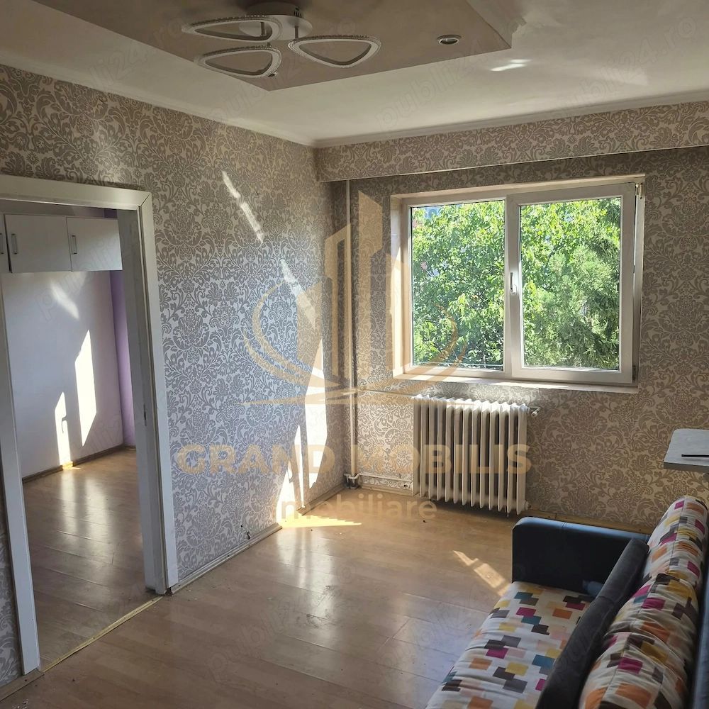 Apartament 3 camere, 40 mp utili, etaj 4/4, acoperiș, zona Șagului - imaginea 3