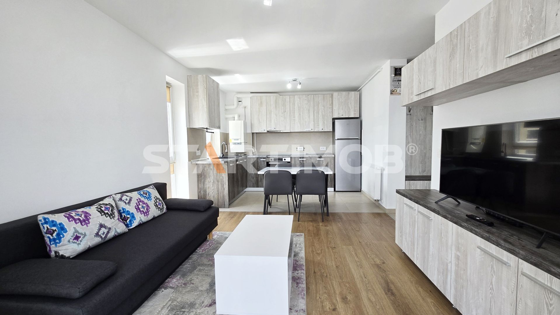 Apartament mobilat Coresi cu parcare si boxa