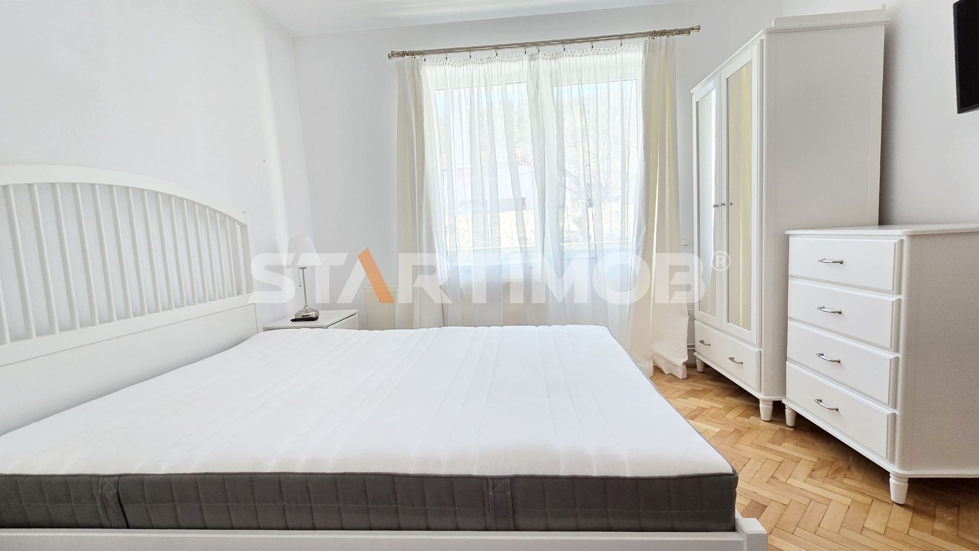 Apartament 3 camere cu parcare si boxa Central
